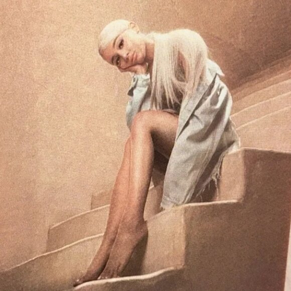 Sweetener World Tour Graphic Tee - Picture 3 of 3